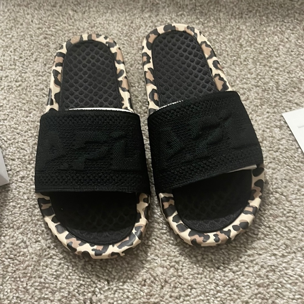 Apl Techloom sandal slide black/leopard